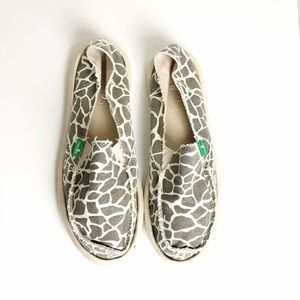 Sanuk Size 7 Sidewalk Surfers Giraffe Print